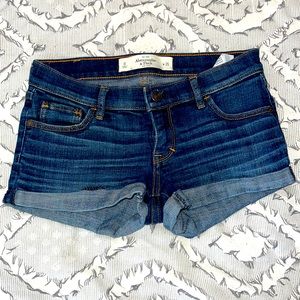 ABERCROMBIE & FITCH DARK BLUE DENIM WASH SHORTS